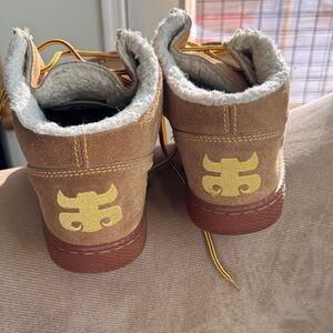 Cozy Tan Suede Boots with Yellow Laces